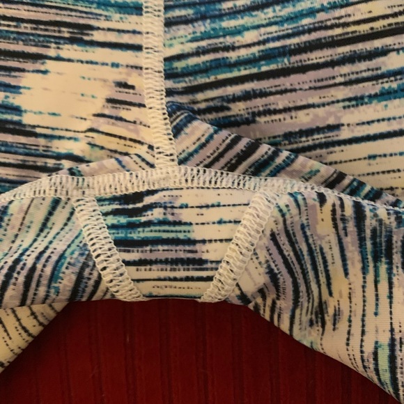 Fun spring lululemon leggings. - Picture 3 of 3